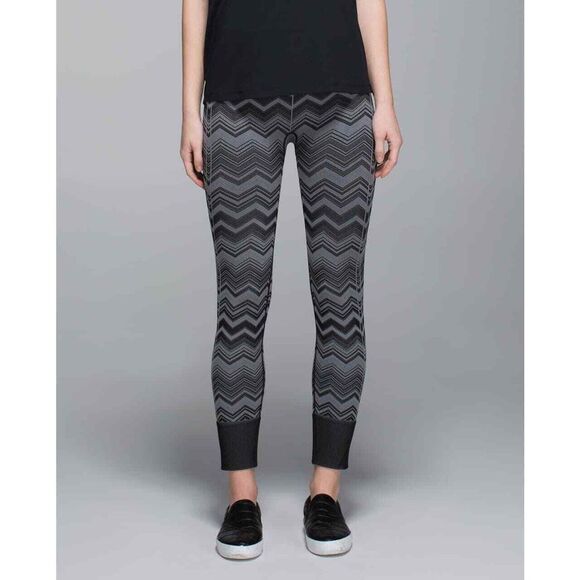 Lululemon Heathered‎ Slate Black Gray Chevron Ebb to Street Pant Legging Size 6 - Picture 1 of 5